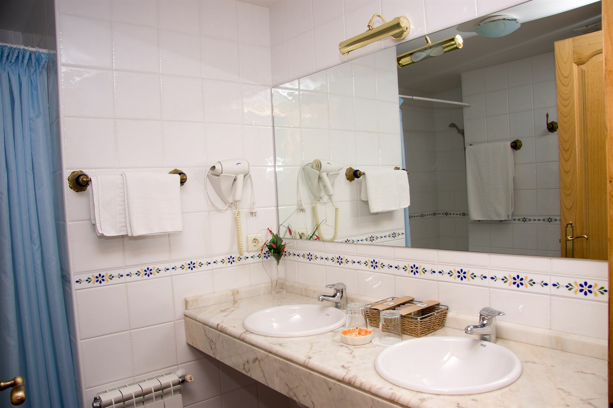 Astur Regal Hotel Cadavedo Exterior photo